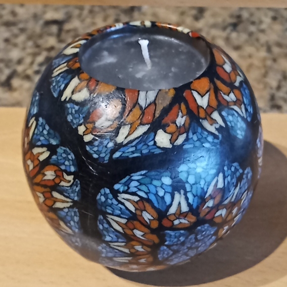 Set of 3 Candles with Metal Stand. 3 Different Beautiful Designs. - Picture 8 of 16